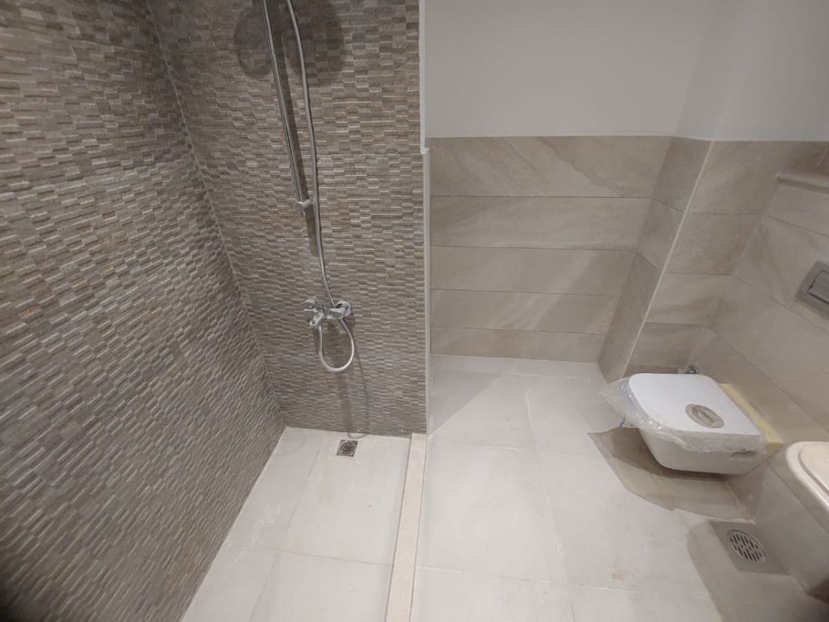 Luxury 5-Bedroom Apartment with Pool Access