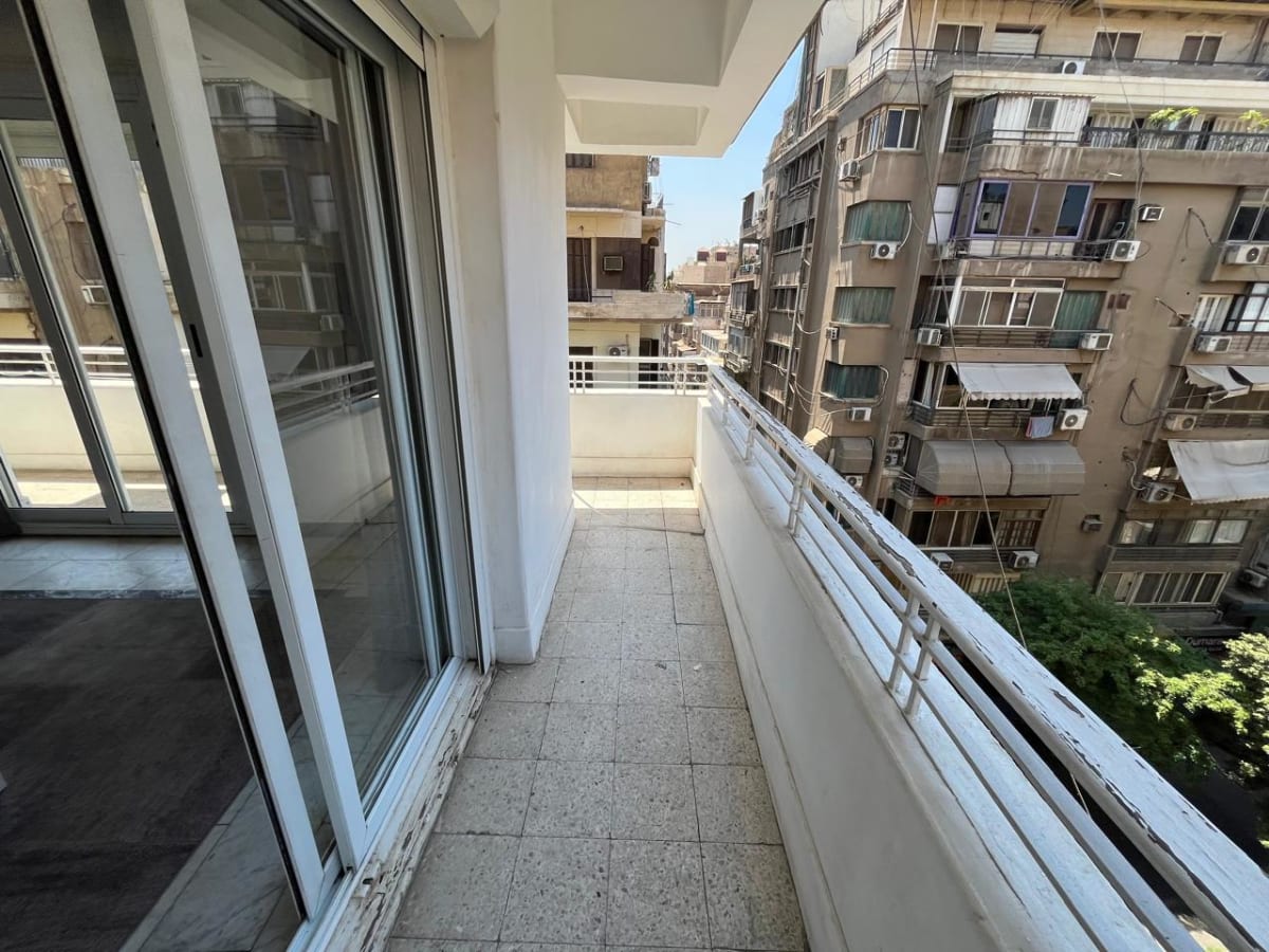 Charming Apartment In Prime Location In Zamale.