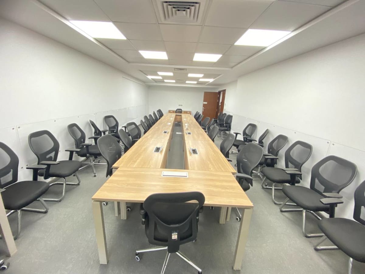 Administrative Office For Rent| 1500m²| Cornish.