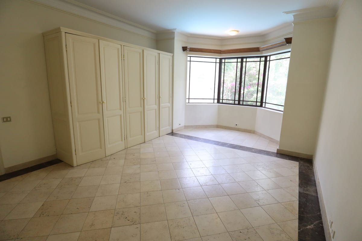Luxurious Maadi Sarayat Villa Featuring A Private Swimming Pool For Rent.