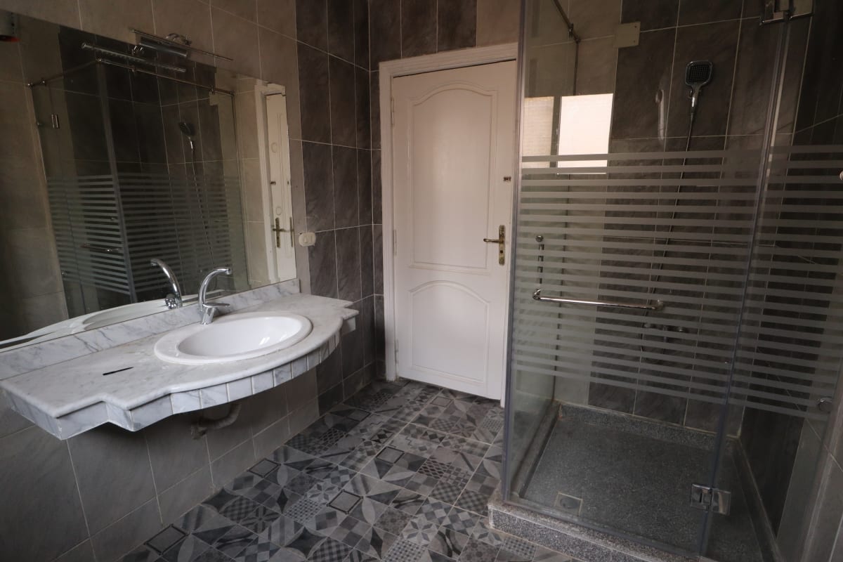 4 BR Apartment in Maadi Sarayat - 270 sqm 