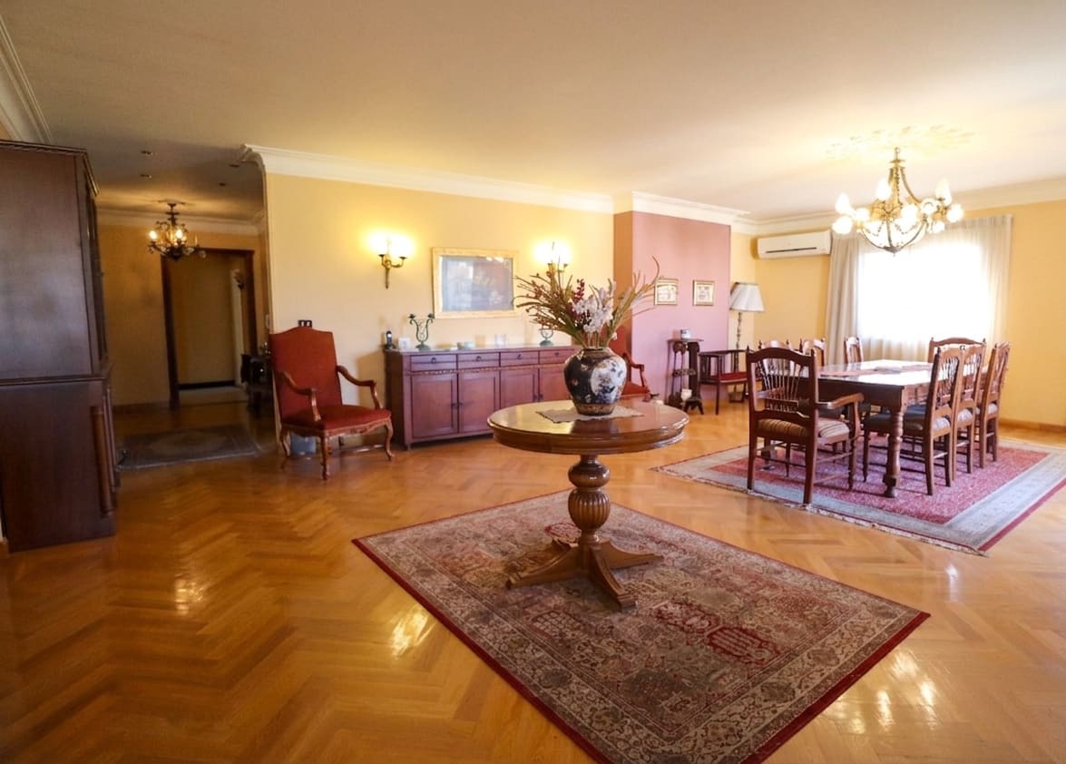 Modern 3BR Apartment with Shared Pool Access