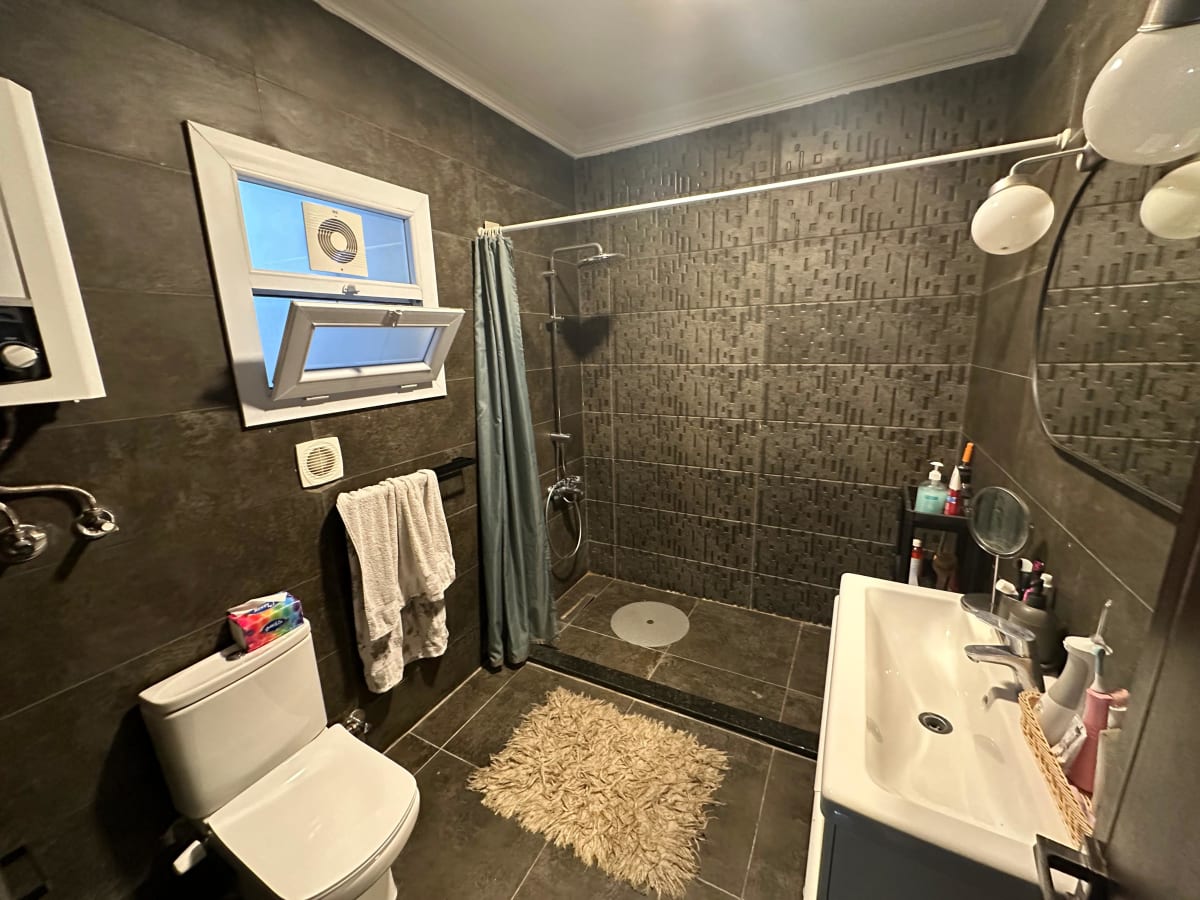 Sunny 3BR Apartment with Spacious Living Areas