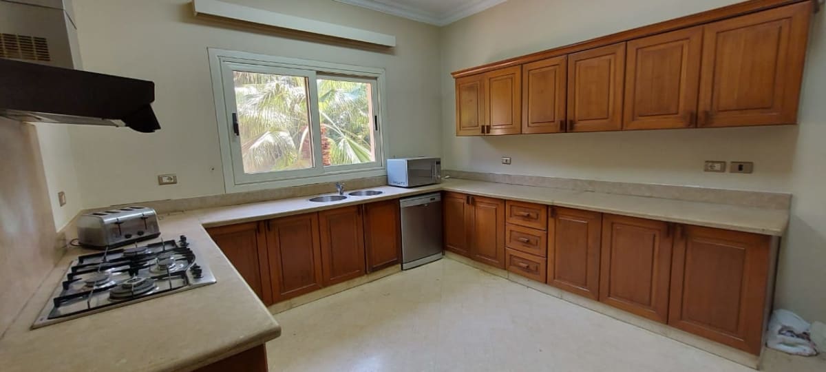 Spacious Villa For Rent in Katameya Heights