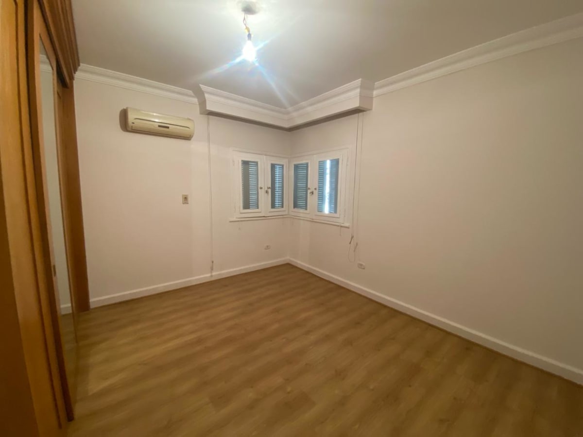 Spacious Ground Floor Apartment With Garden In A Prime Location.