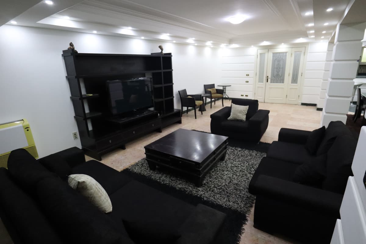 Bright & Elegant Apartment with Balcony in Maadi