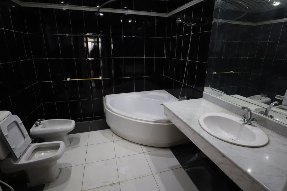 Unfurnished Apartment For Rent In Neighborhood Of Zamalek.