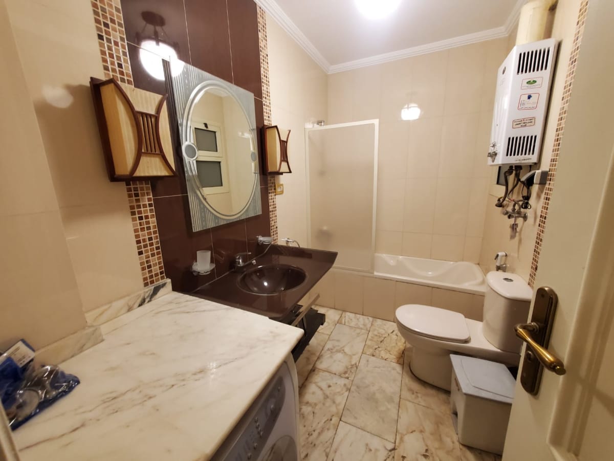 Ground-floor apartment for rent in Maadi Sarayat.