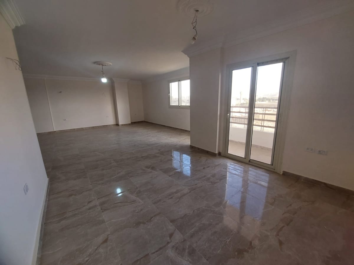 Practical Apartment | Close to Schools & Cafes