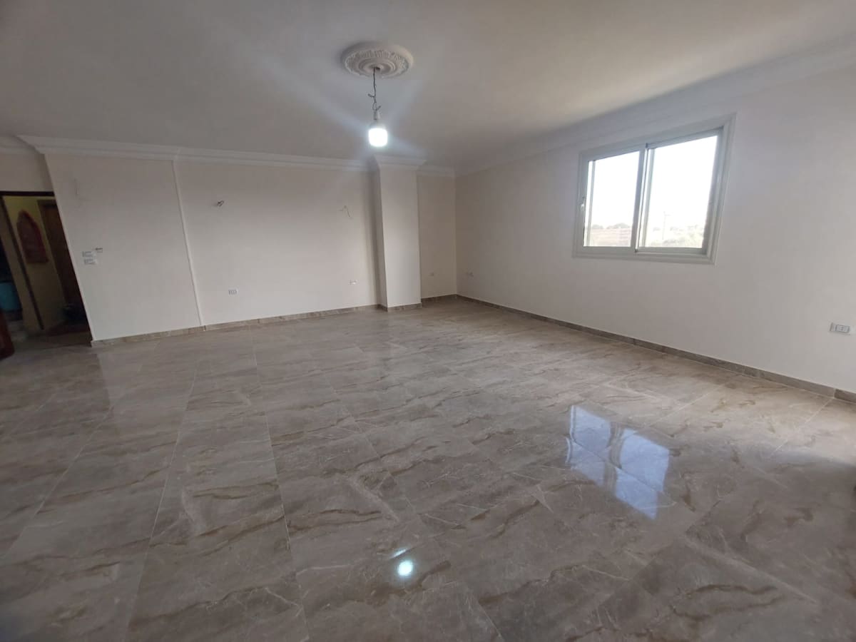 Practical Apartment | Close to Schools & Cafes