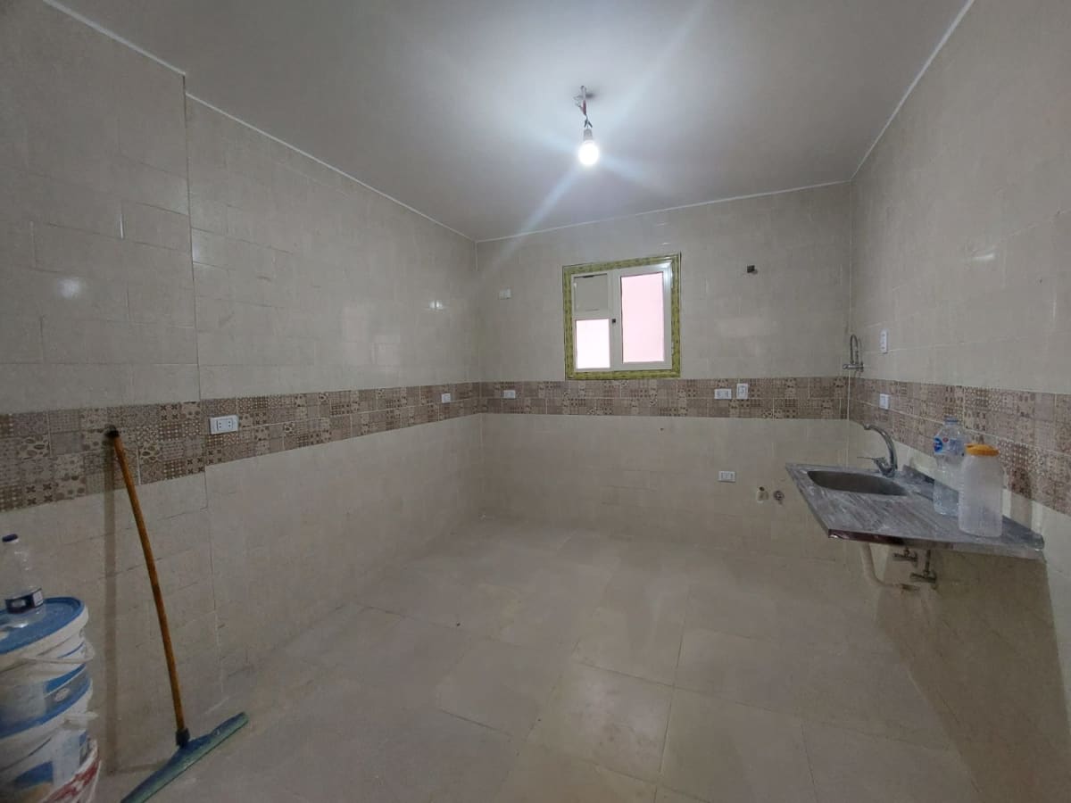 Practical Apartment | Close to Schools & Cafes