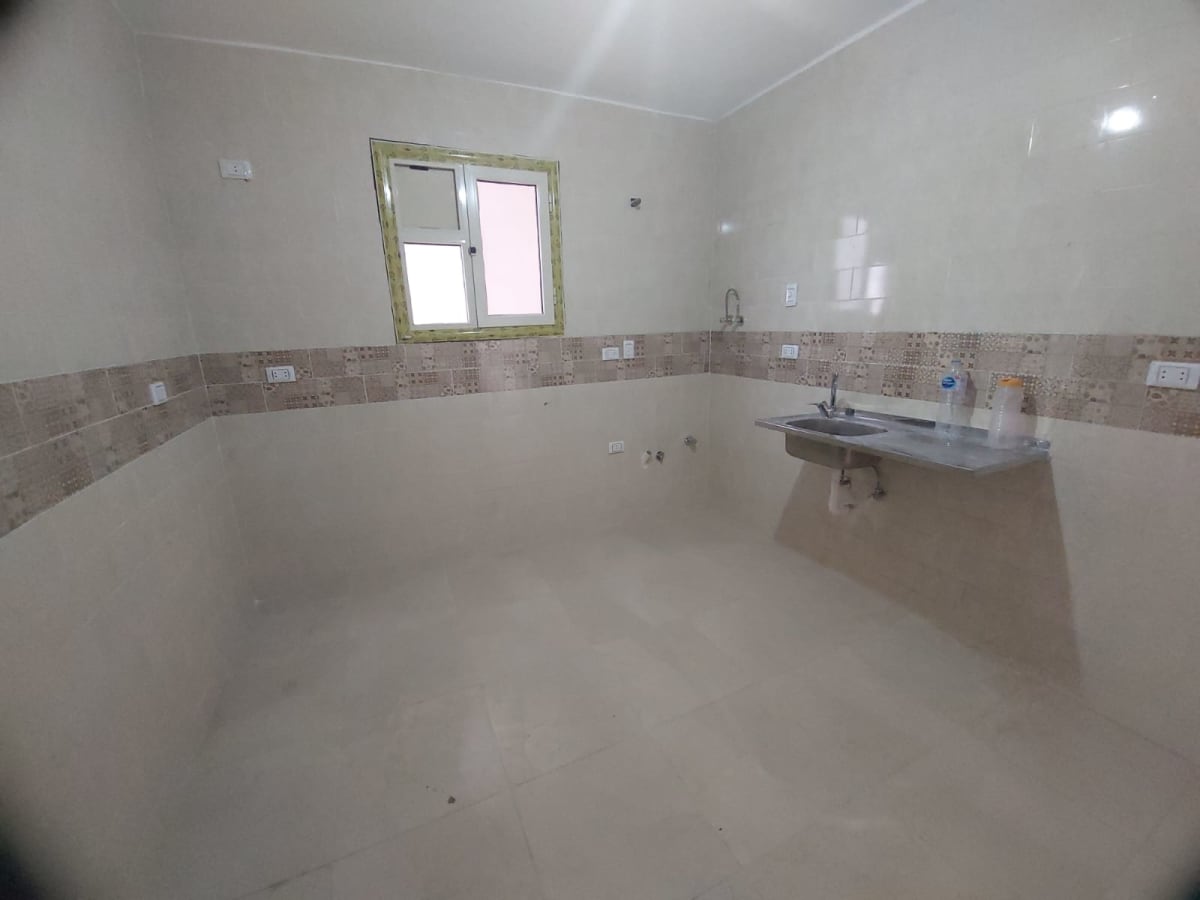 Practical Apartment | Close to Schools & Cafes