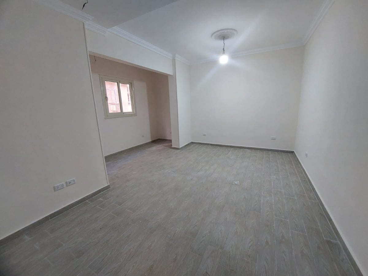 Practical Apartment | Close to Schools & Cafes