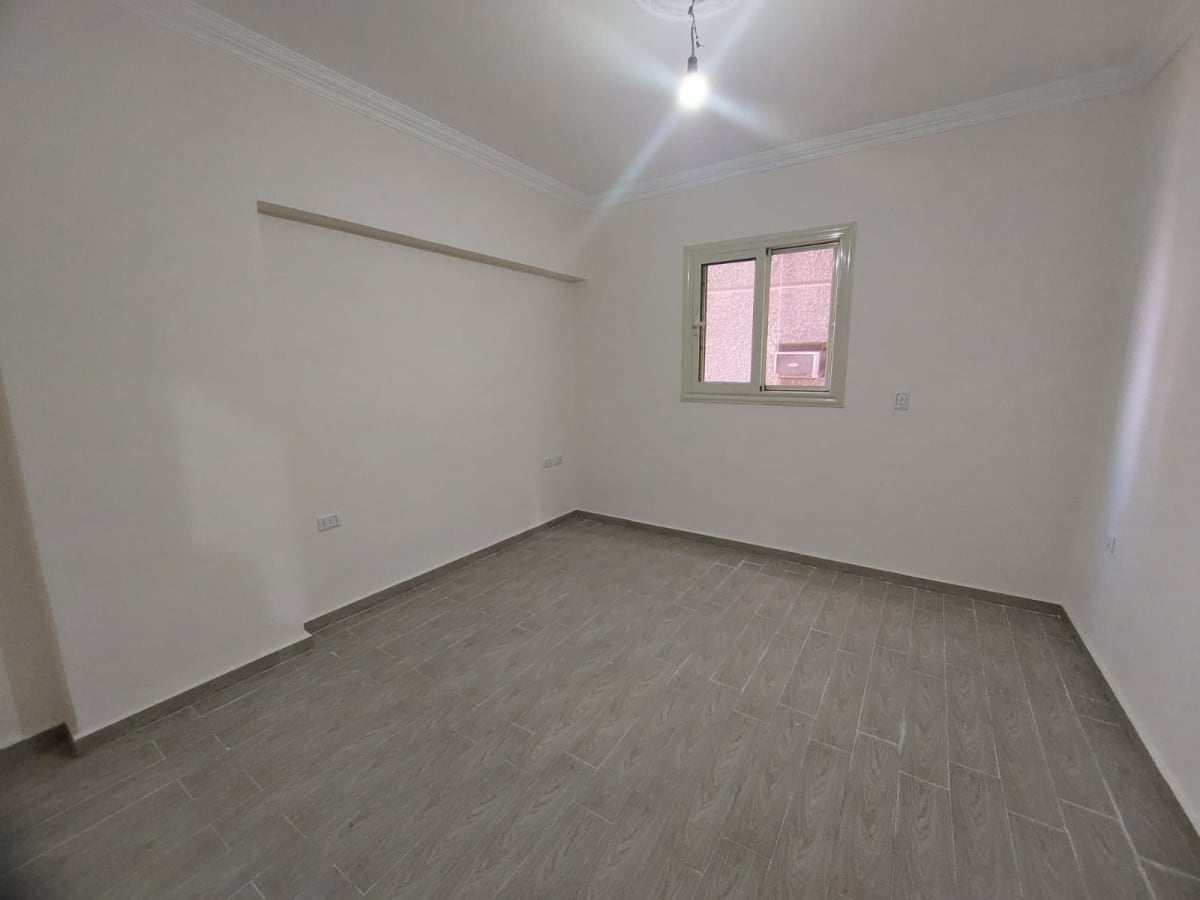 Practical Apartment | Close to Schools & Cafes