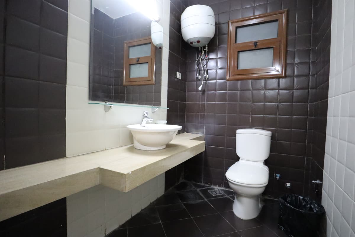 Ground Floor Duplex 4BR with Garden & Pool Access