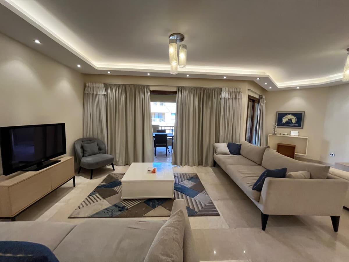 4BR Apartment with Pool & Garden Access in Prime Location
