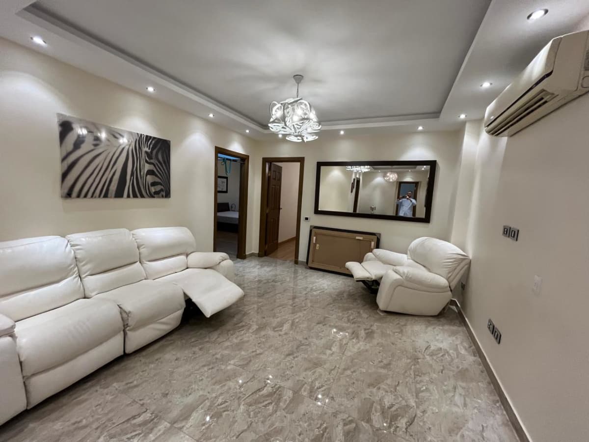 4BR Apartment with Pool & Garden Access in Prime Location