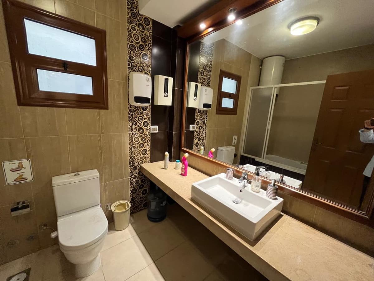 4BR Apartment with Pool & Garden Access in Prime Location
