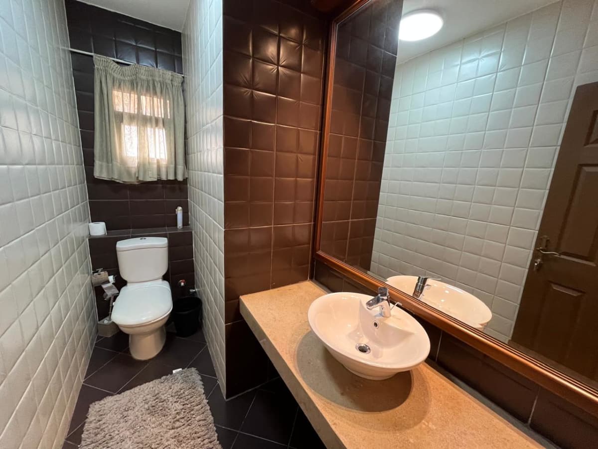 4BR Apartment with Pool & Garden Access in Prime Location