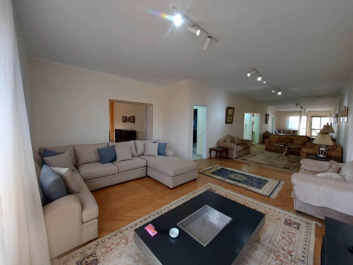 Elegant 3-Bedroom Apartment Serene Modern Living