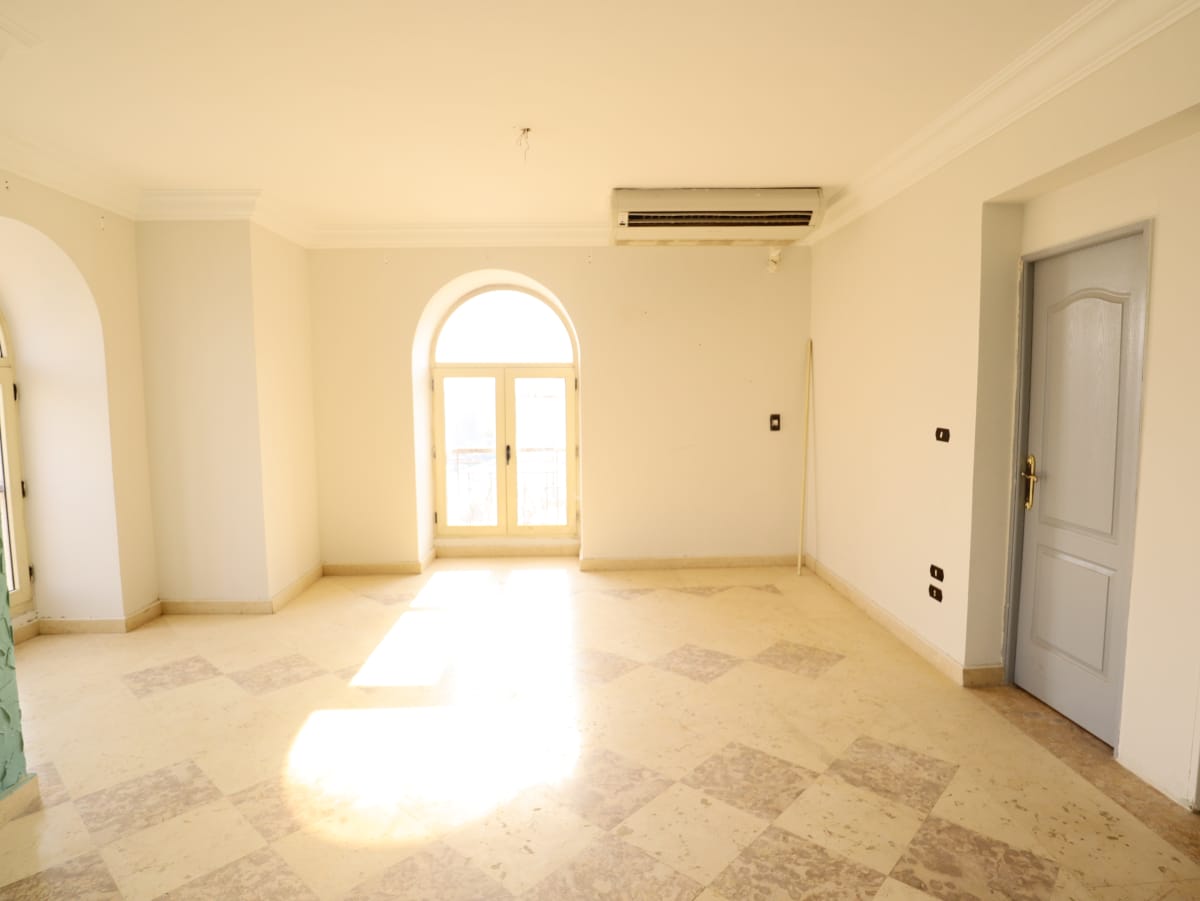 Exclusive Apartment for Sale with Private Roof in Degla El Maadi.