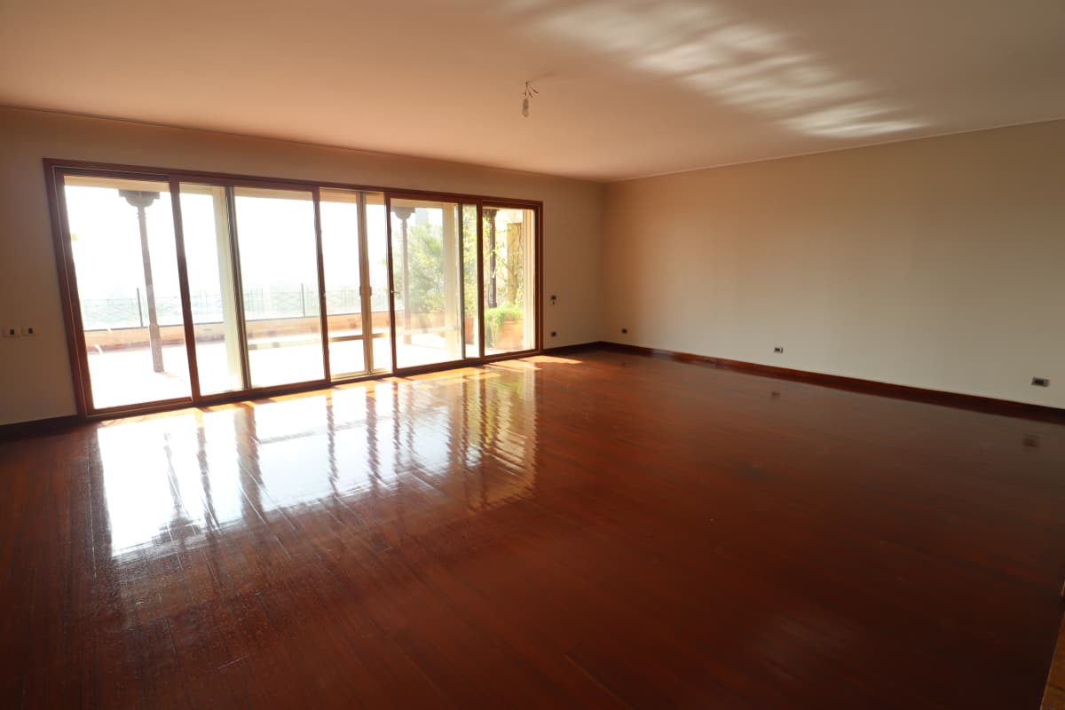 Spacious Apartment with Scenic Green Outlook In Zamalek