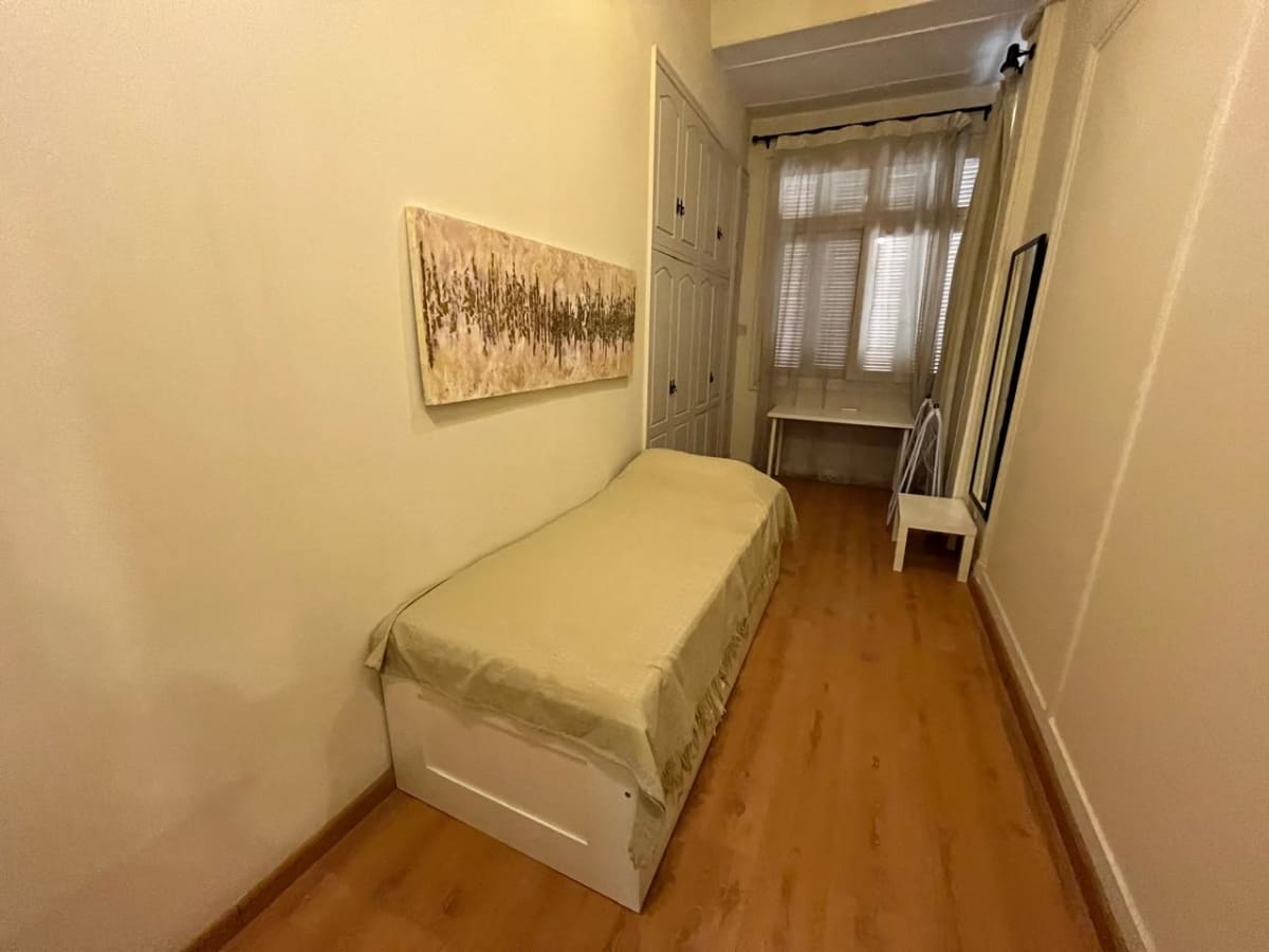 Sunny & Spacious Apartment in Prime Zamalek Location