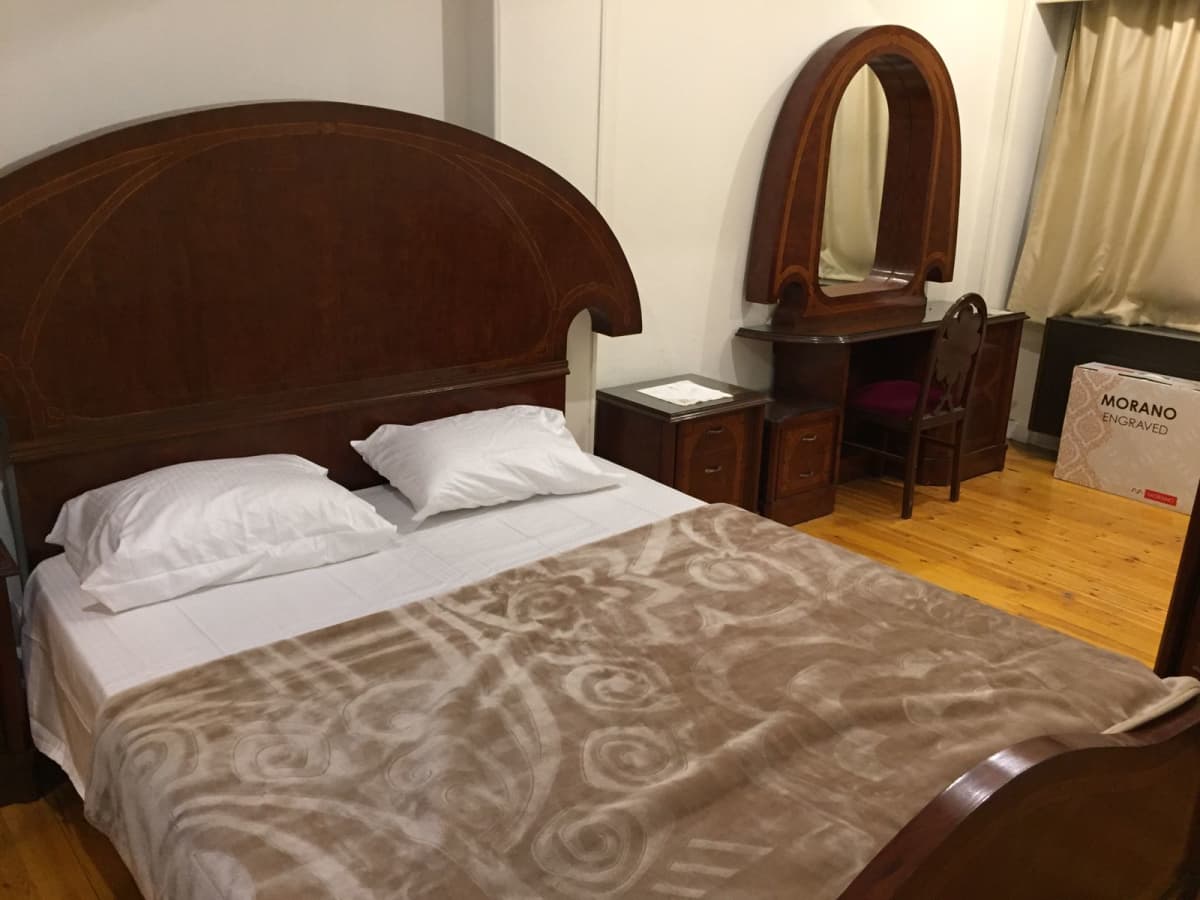 Bright 3BR Apartment in Prime Zamalek Location