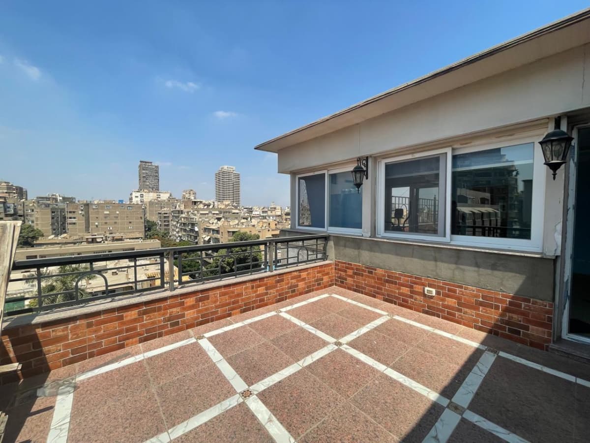 Spacious Apartment with 7 Bedrooms - Prime Location Living