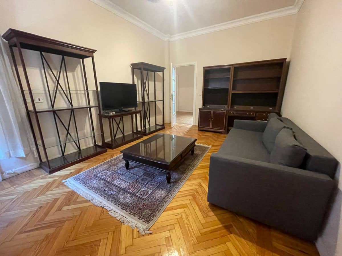 Spacious Apartment with 7 Bedrooms - Prime Location Living