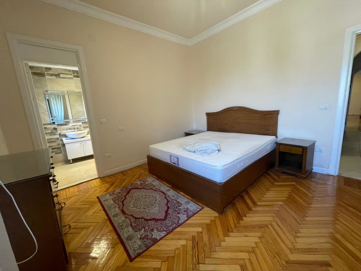 Spacious Apartment with 7 Bedrooms - Prime Location Living