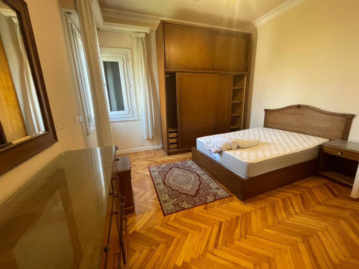 Spacious Apartment with 7 Bedrooms - Prime Location Living