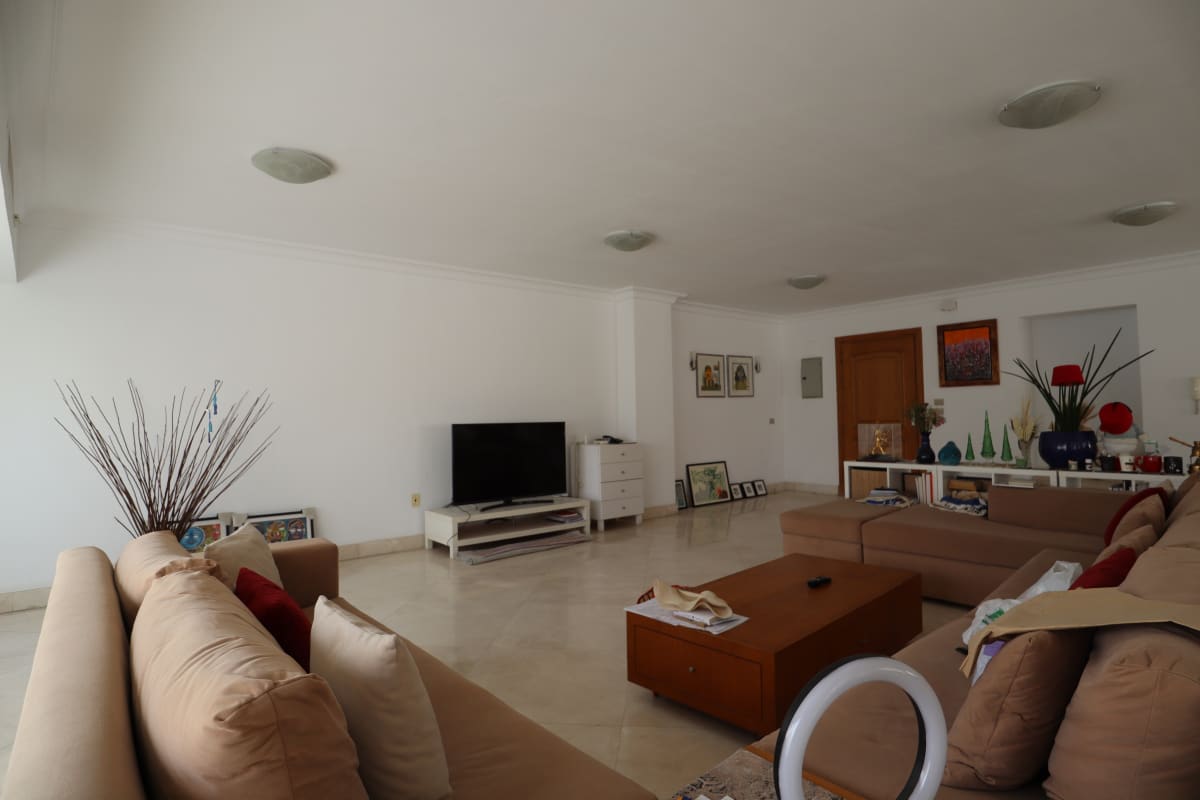 Stunning Penthouse With Prime Views In Maadi Sarayat.