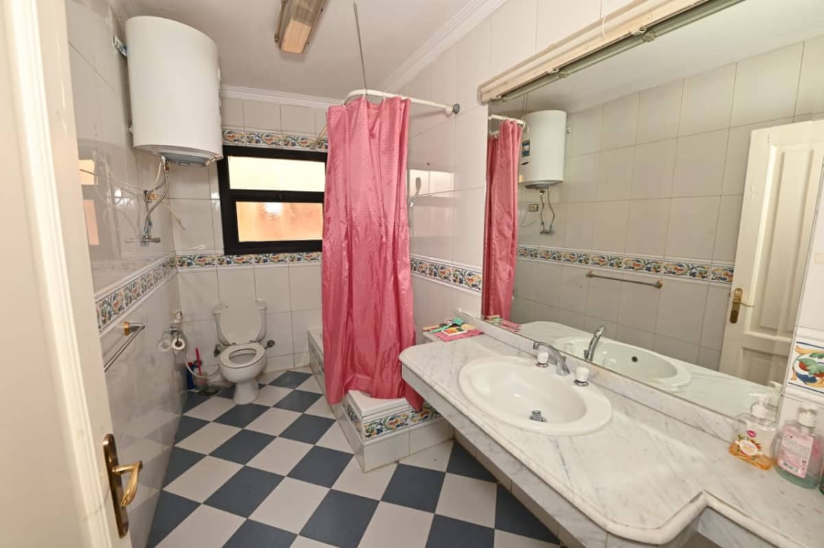Bright & Spacious Apartment with Shared Pool In Maadi Sarayat.