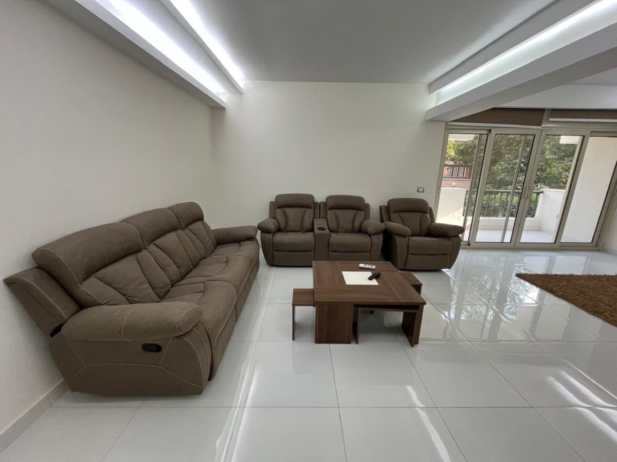 Charming Apartment For Rent In A Prestigious Neighborhood.