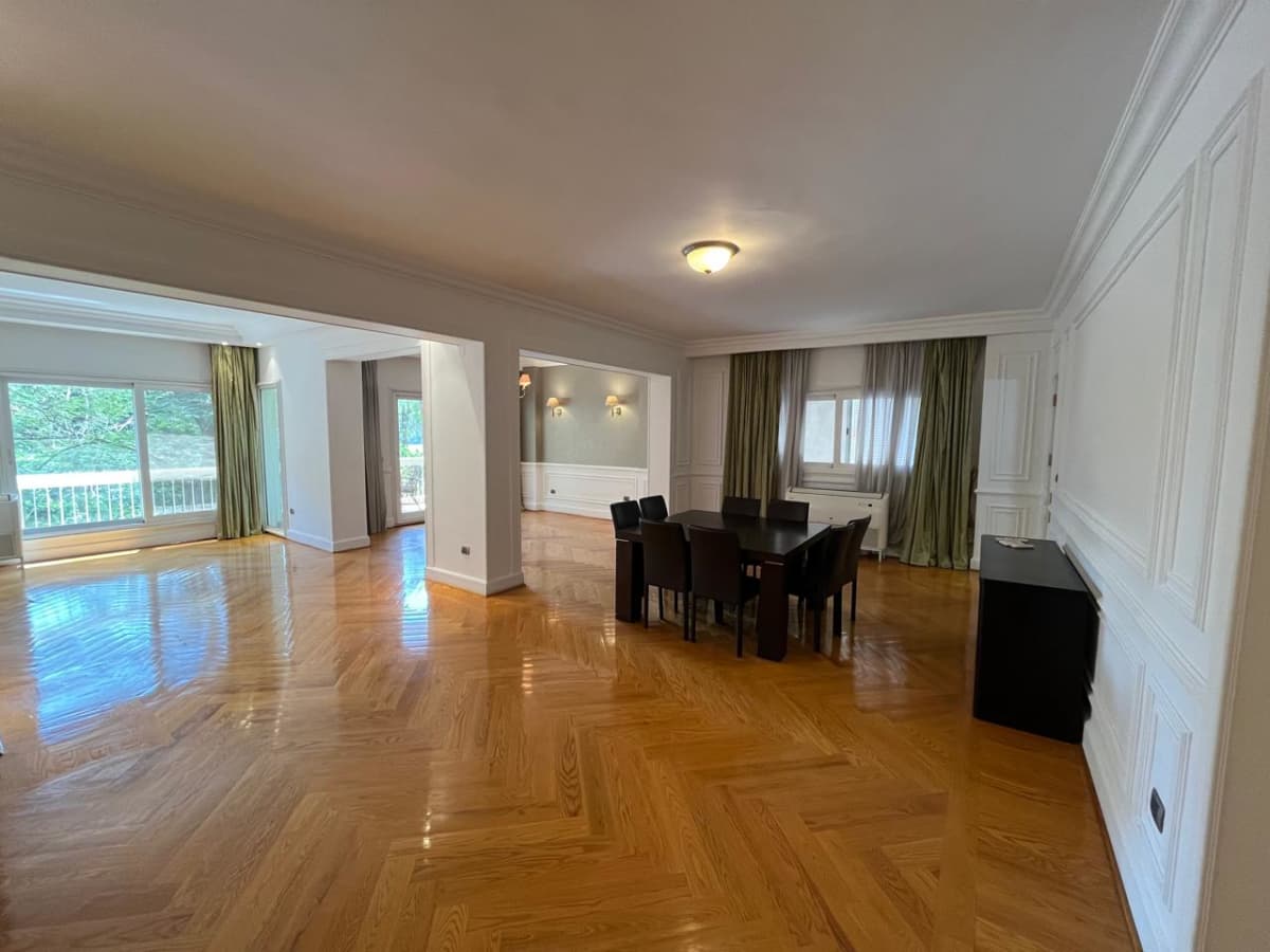 Apartment In Prime Location With Nile View In Zamalek