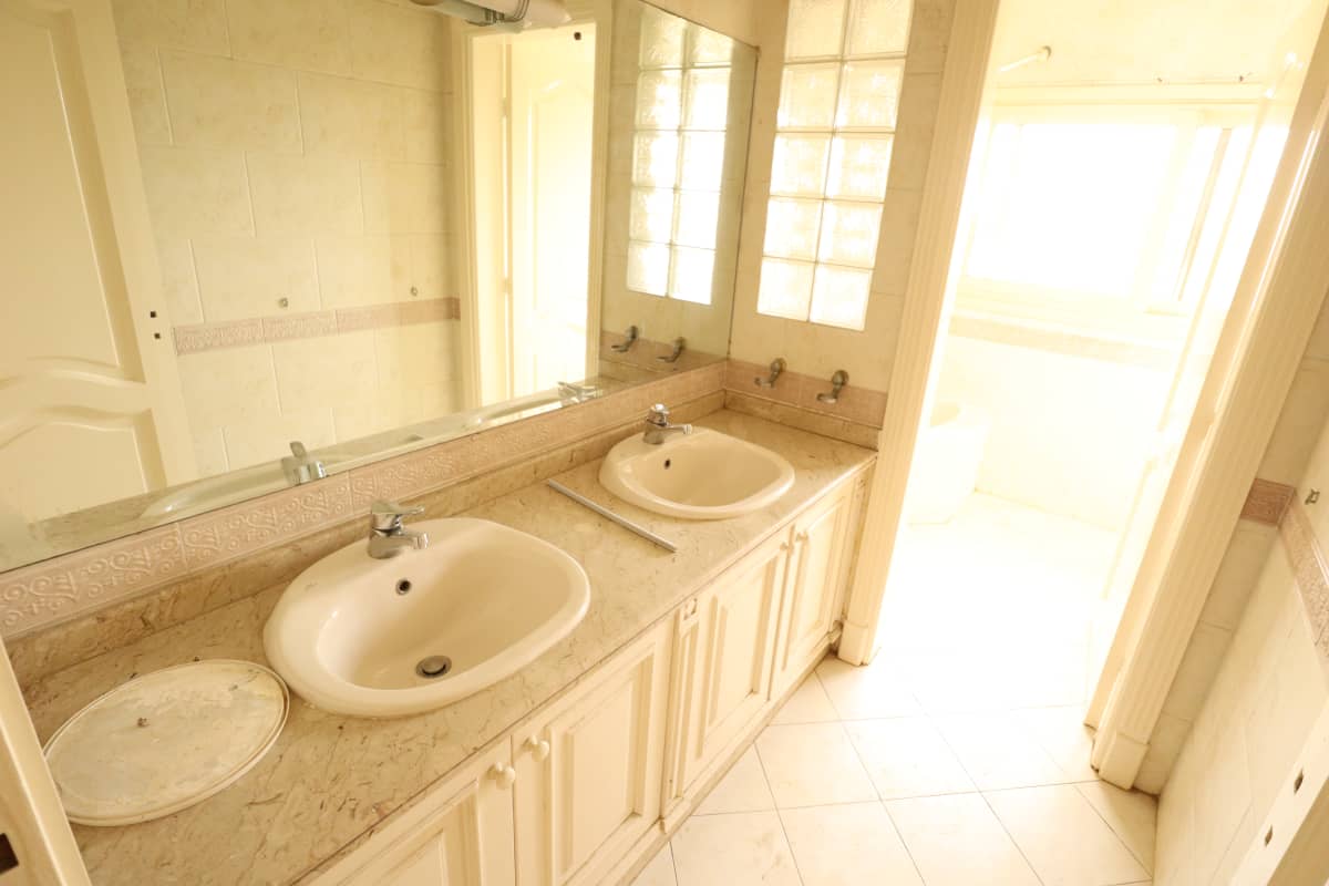 Modern Semi-Furnished Penthouse In The Heart Of Maadi Sarayat.