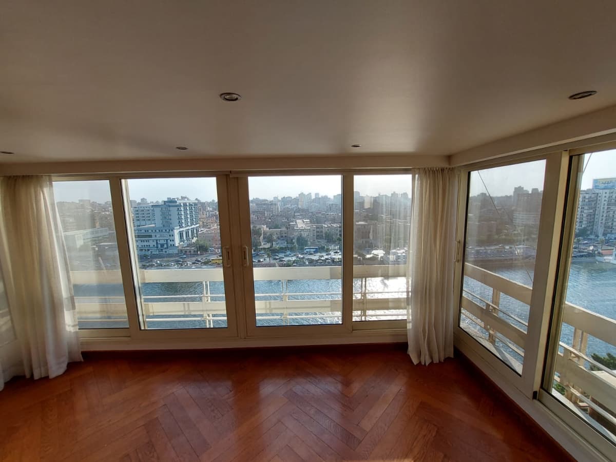 Looking View Nile Duplex For Rent in Zamalek