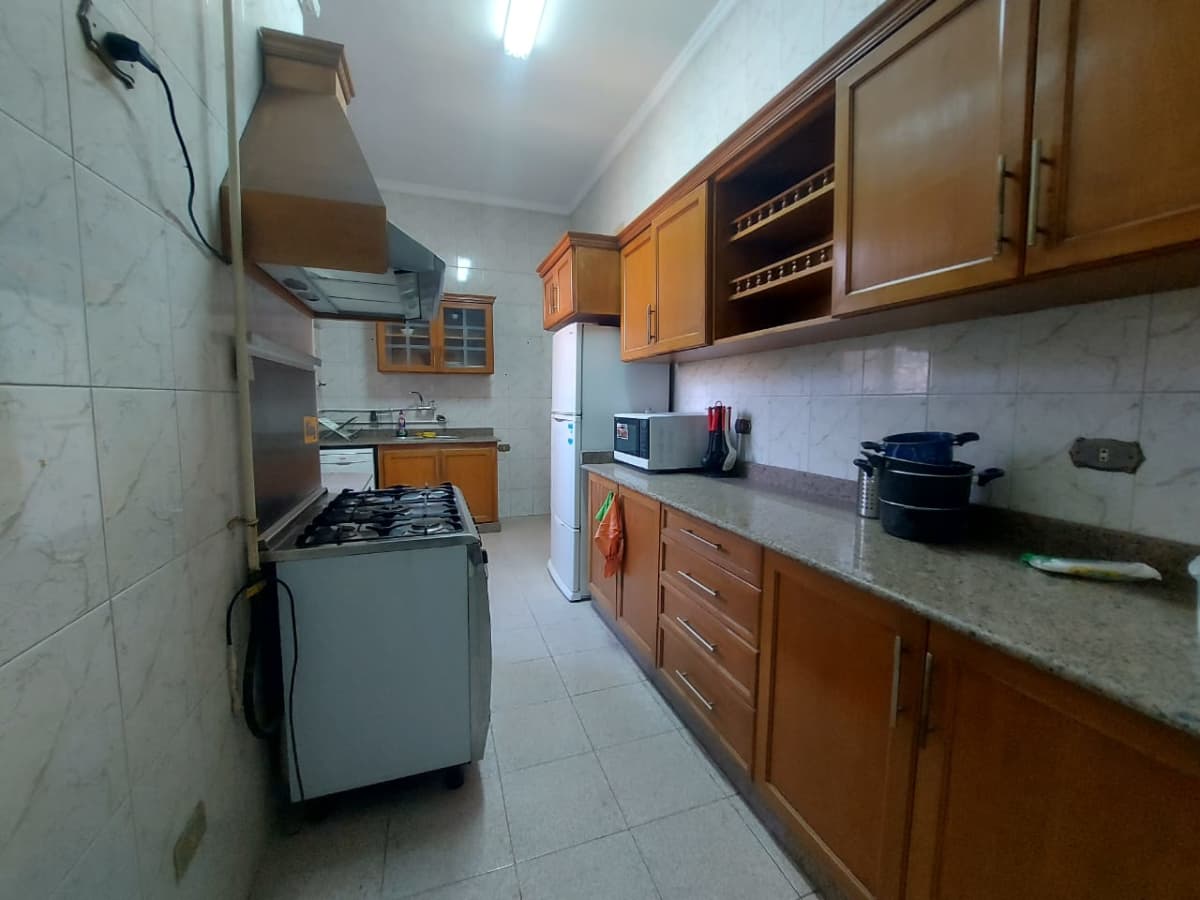 Bright 3BR Apartmen with equipped Kitchen & Balcony