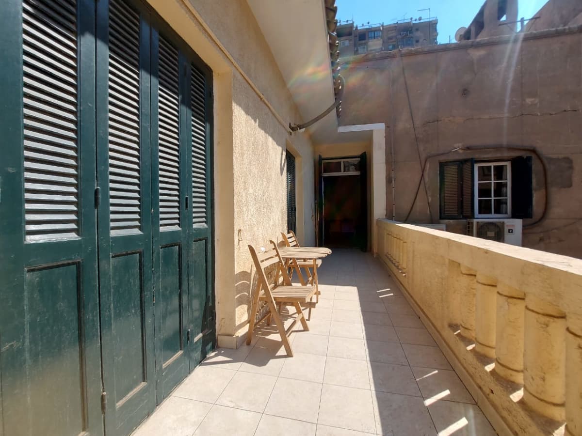 Bright 3BR Apartmen with equipped Kitchen & Balcony
