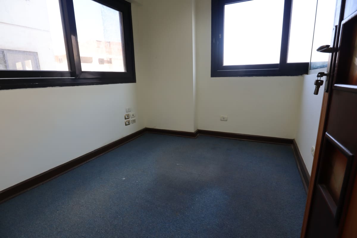 Administrative Office For Rent| 1000 m²| Cornish .