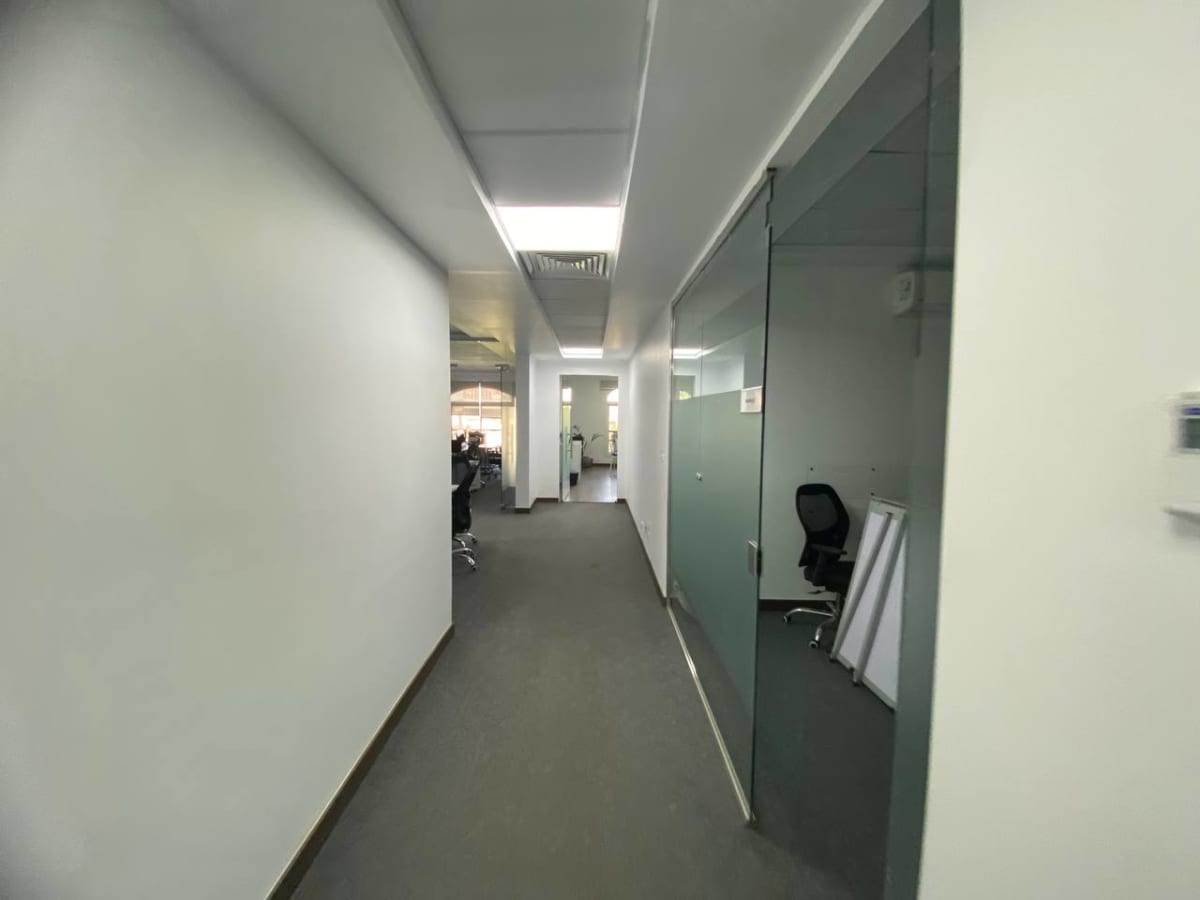 Administrative Office For Rent| 1000m²| Cornish.