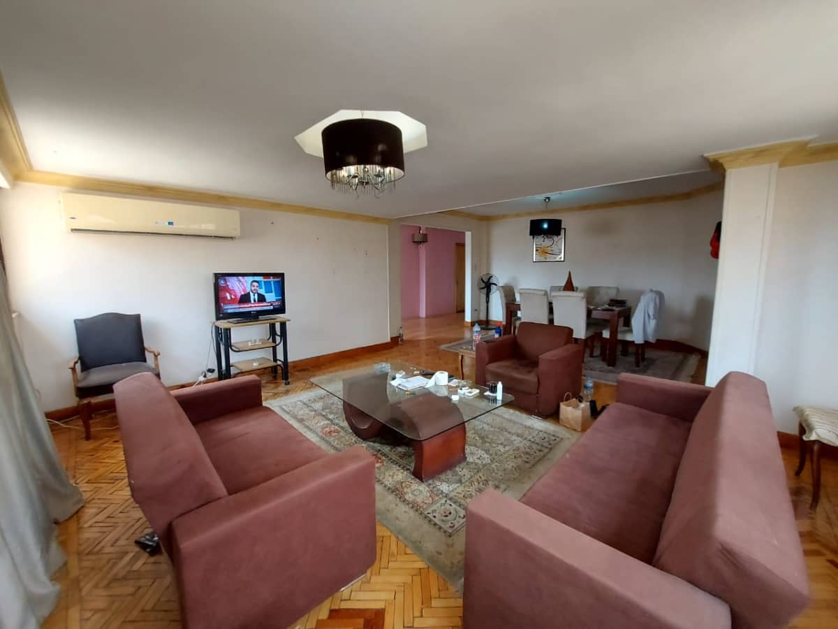 Stylish 3 Bedroom Apartment with Spacious & Bright Interiors