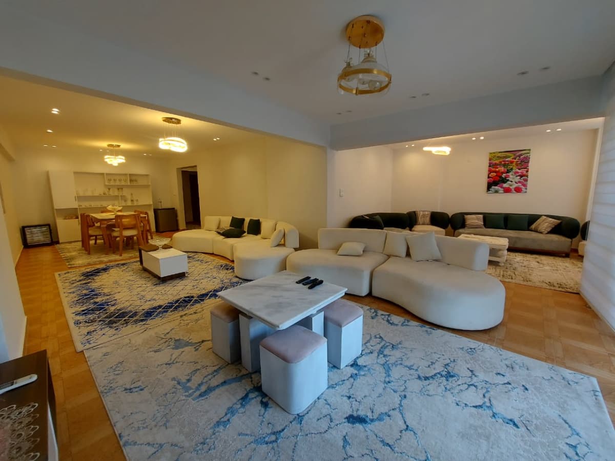 Sunny Apartment with Balcony in Garden City