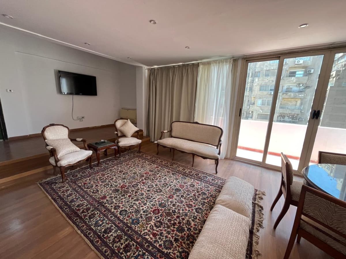 Furnished 1-Bedrooms Apartment In The Heart of Zamalek|100m².