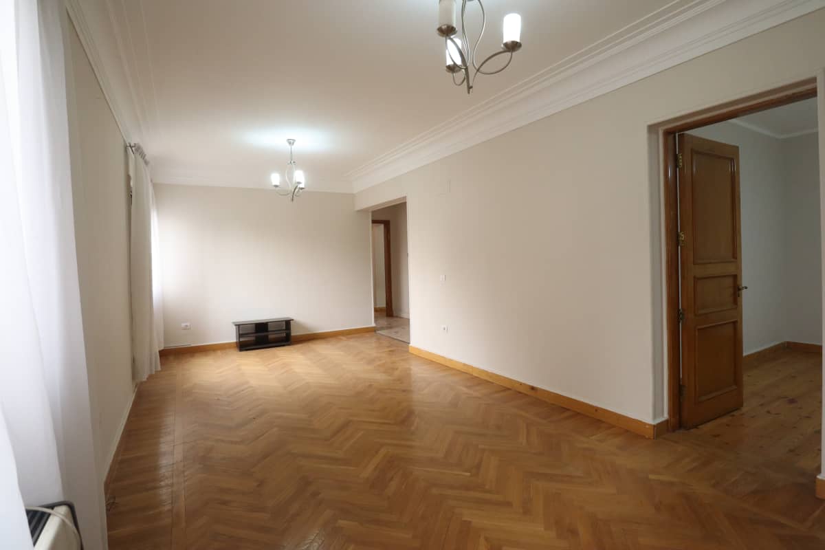 Spacious 4BR Apartment with Green Views