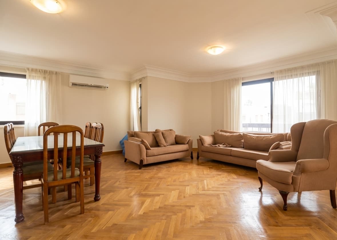 Spacious 4BR Apartment with Green Views
