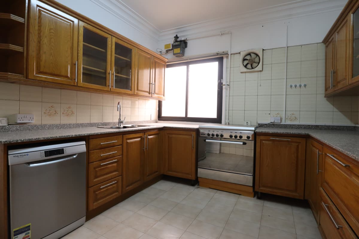 Spacious 4BR Apartment with Green Views