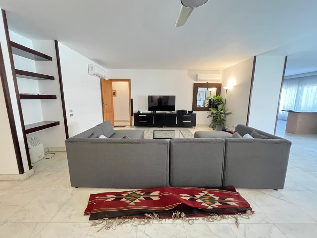 Modern 4BR Apartment With Shared Pool