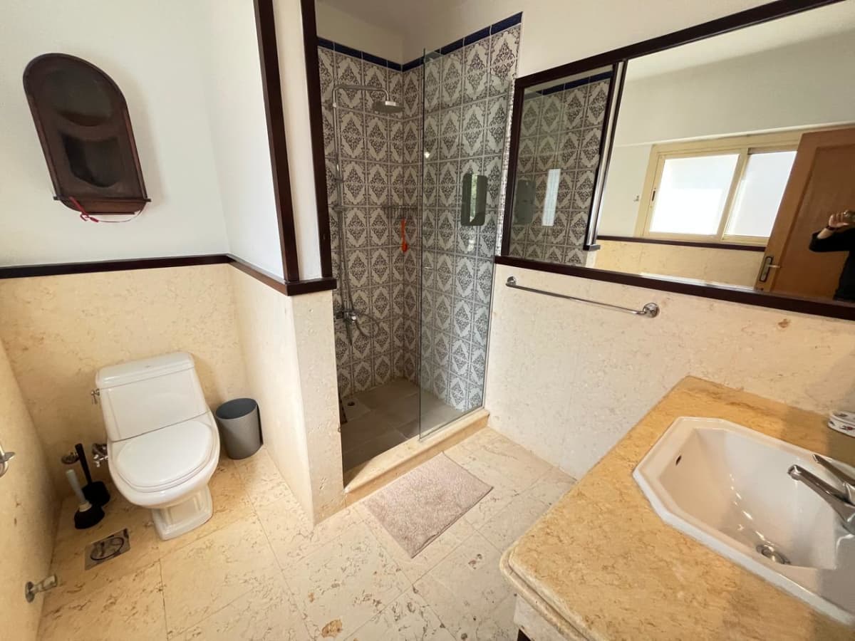 Modern 4BR Apartment With Shared Pool
